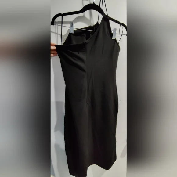 Elegant Black One Shoulder Dress - Picture 2 of 3